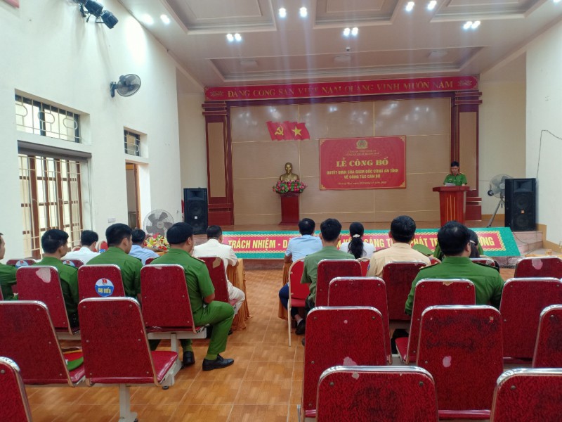 Lễ công bố Quyết định của Giám đốc Công an tỉnh về công tác cán bộ tại xã Quỳnh Lộc