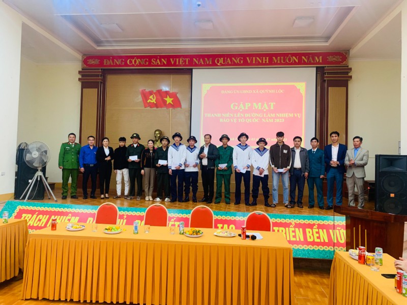 Đảng ủy, HĐND, UBND, UBMTTQ và các Đoàn thể xã Quỳnh Lộc gặp mặt thanh niên lên đường nhập ngũ năm 2023