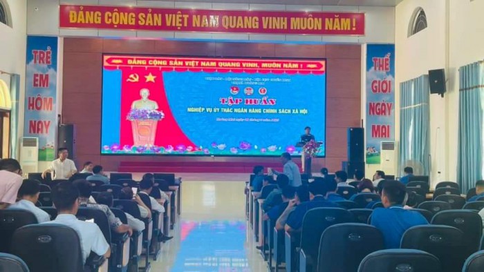Ban thường vụ  Hội Nông dân xã Quỳnh Lộc tham gia lớp tập huấn Nghiệp vụ ủy thác Ngân hàng chính sách xã hội