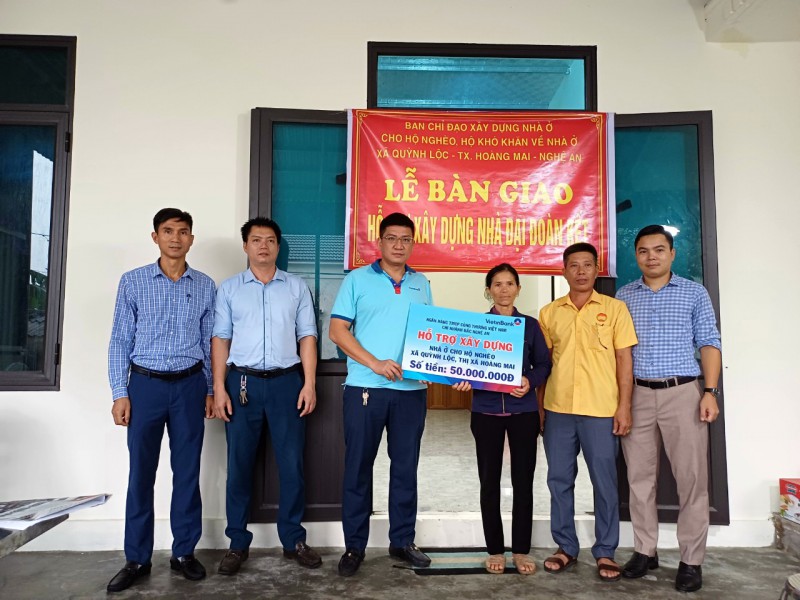 Quỳnh Lộc: Tiếp tục bàn giao hỗ trợ tiền xây nhà Đại đoàn kết
