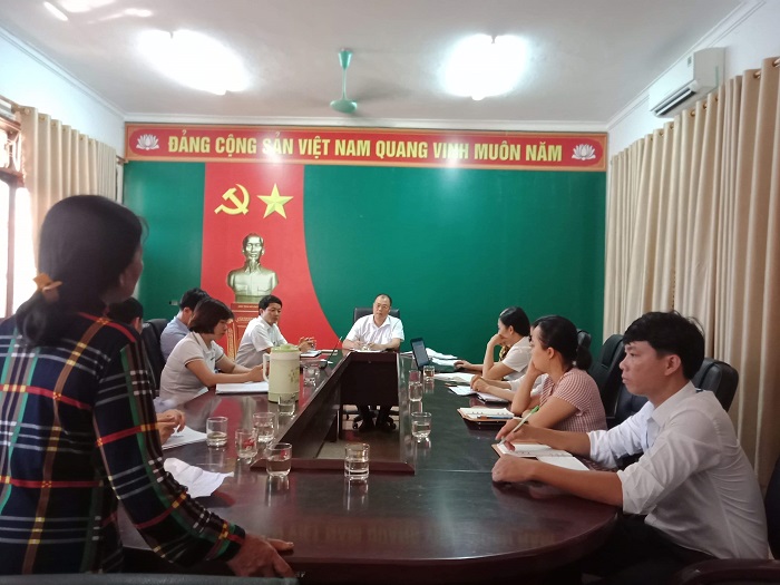Bí thư Đảng ủy xã Quỳnh Lộc tiếp công dân