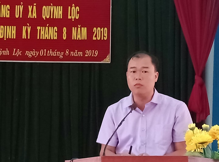 Đồng chí: Lê Tuấn Anh, ThUV, Bí thư Đảng ủy xã Quỳnh Lộc trả lời các ý kiến, kiến nghị của công dân