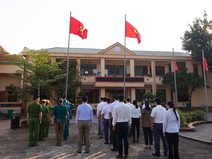 Cơ quan xã Quỳnh Lộc: Tổ chức Lễ chào cờ đầu tháng 5