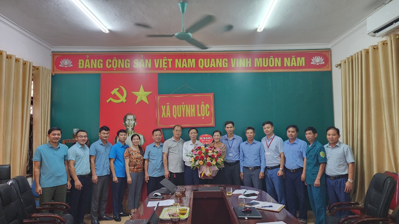 Chia tay đồng chí Nguyễn Đình Tề, UVBTV, Trưởng Ban dân vận thị ủy